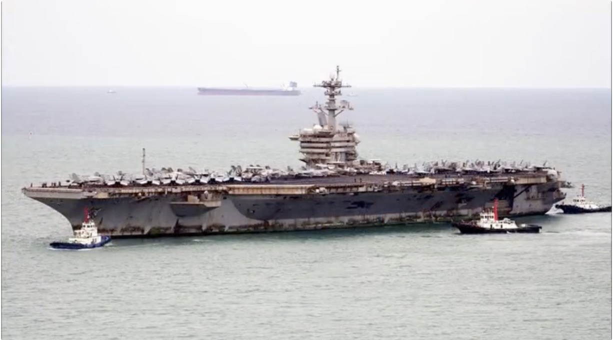 Tàu sân bay USS Abraham Lincoln rỉ sét. Ảnh: US Navy