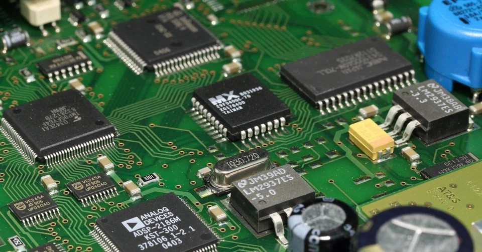 Trung Quốc đi sau công nghệ sản xuất chip tối tân 15 năm