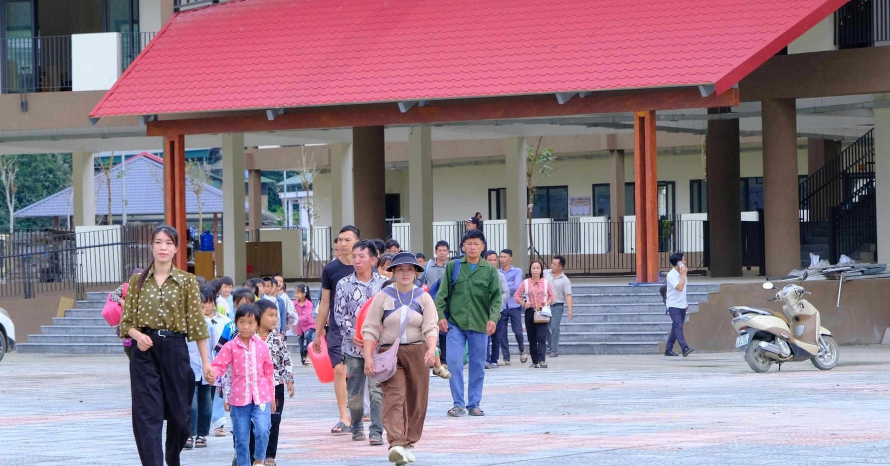 Vùng cao năm học mới: Sửa trường sau lũ, bổ sung giáo viên, đón học sinh