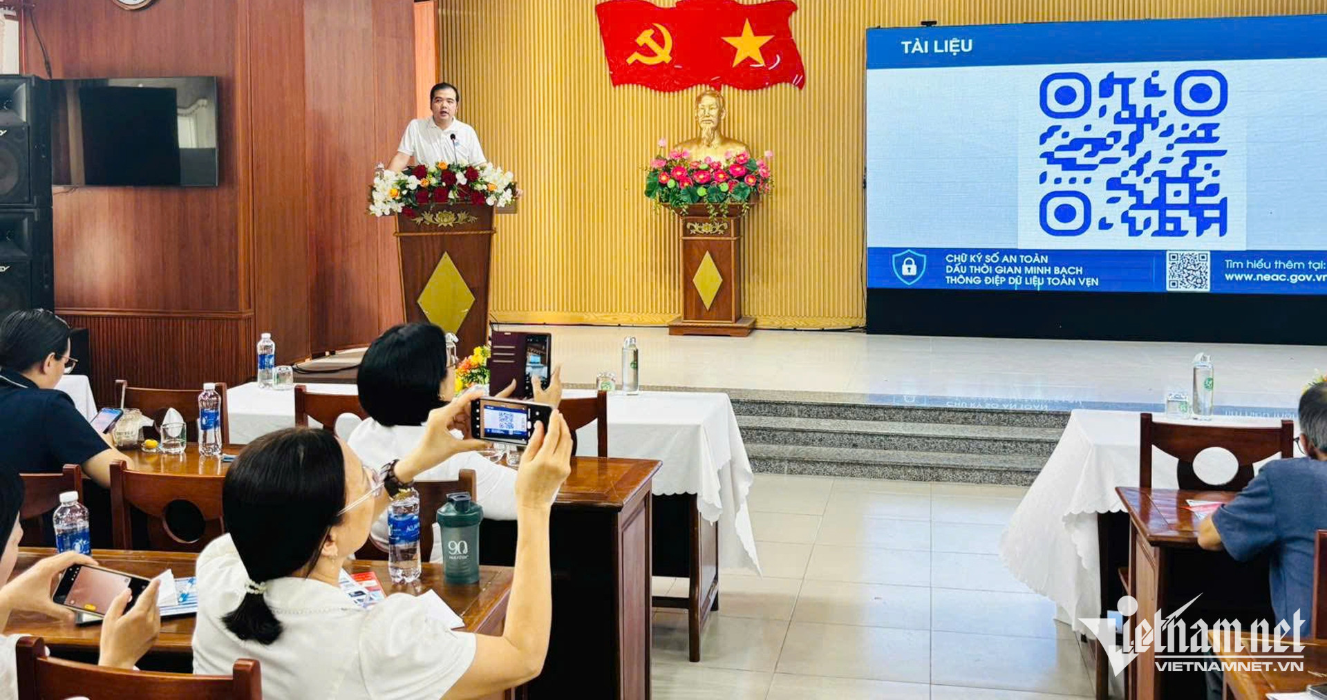 W-pho cap ky nang so va chu ky so 1 1.jpg