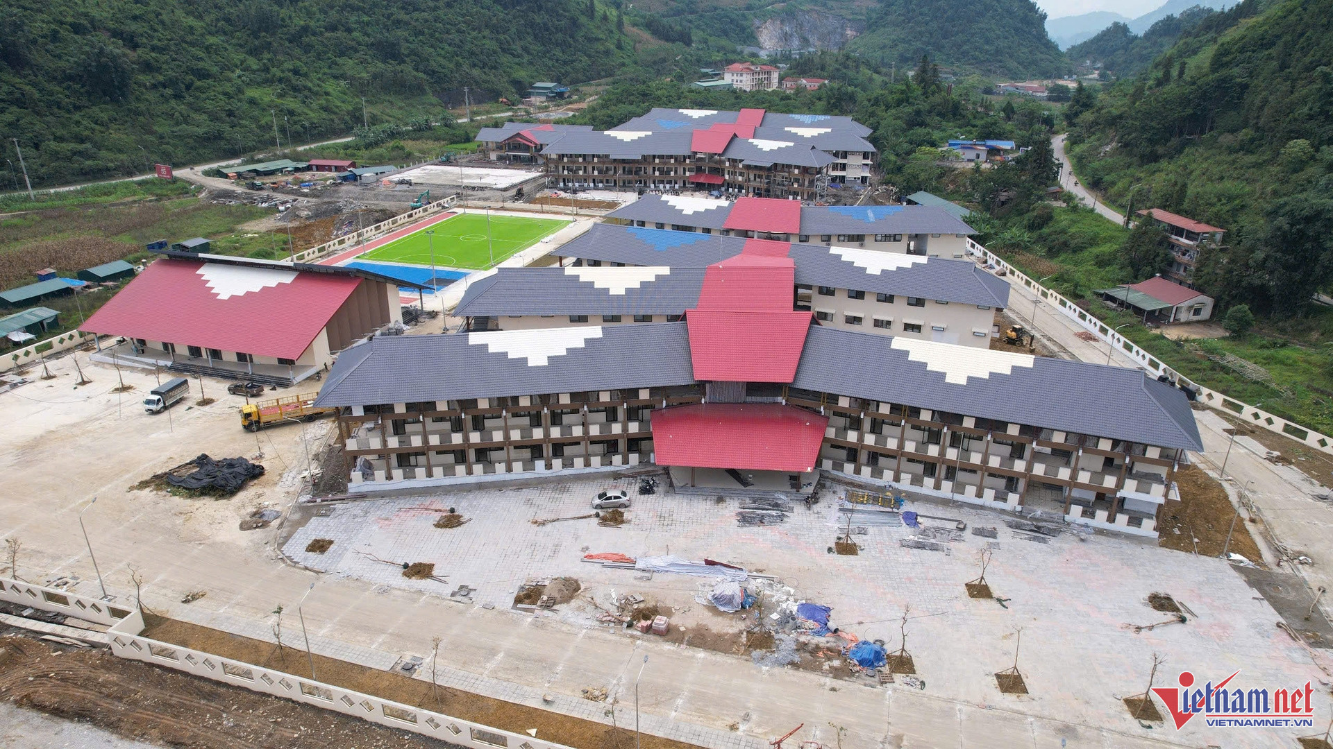 W-Trường nội trú liên cấp Mường Khương được lựa chọn là điểm cầu trung tâm tổ chức Lễ khánh thành và khai giảng năm học mới trên toàn quốc.jpg