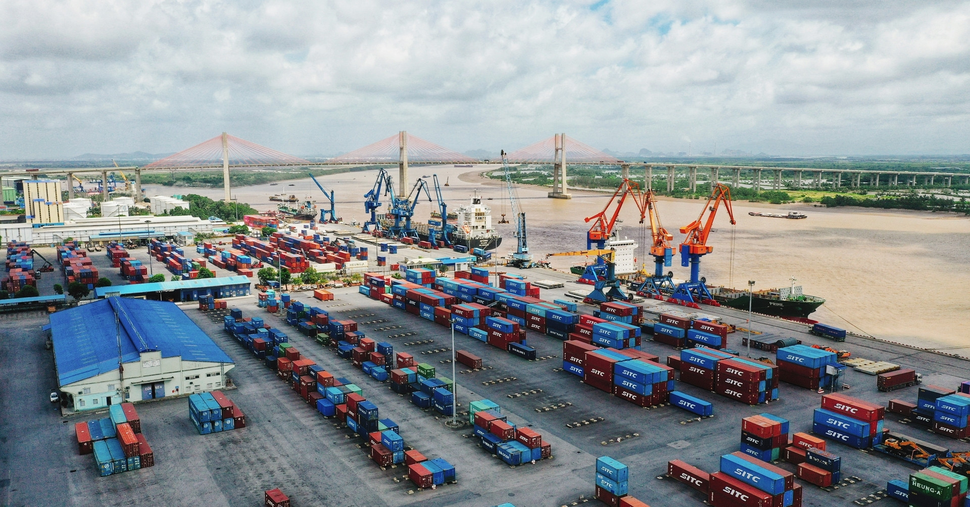 Xuất nhập khẩu 8 tháng đạt trên 770 tỷ USD, 33 mặt hàng xuất khẩu vượt 1 tỷ USD