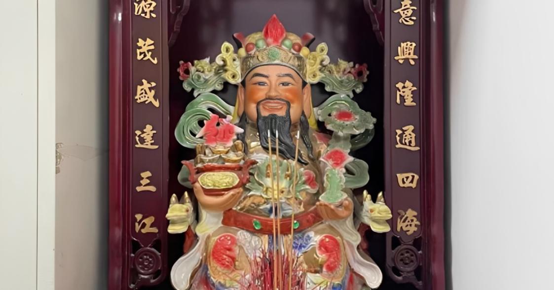 Cách đặt bàn thờ Thần Tài đúng vị trí, hợp phong thủy cho người kinh doanh