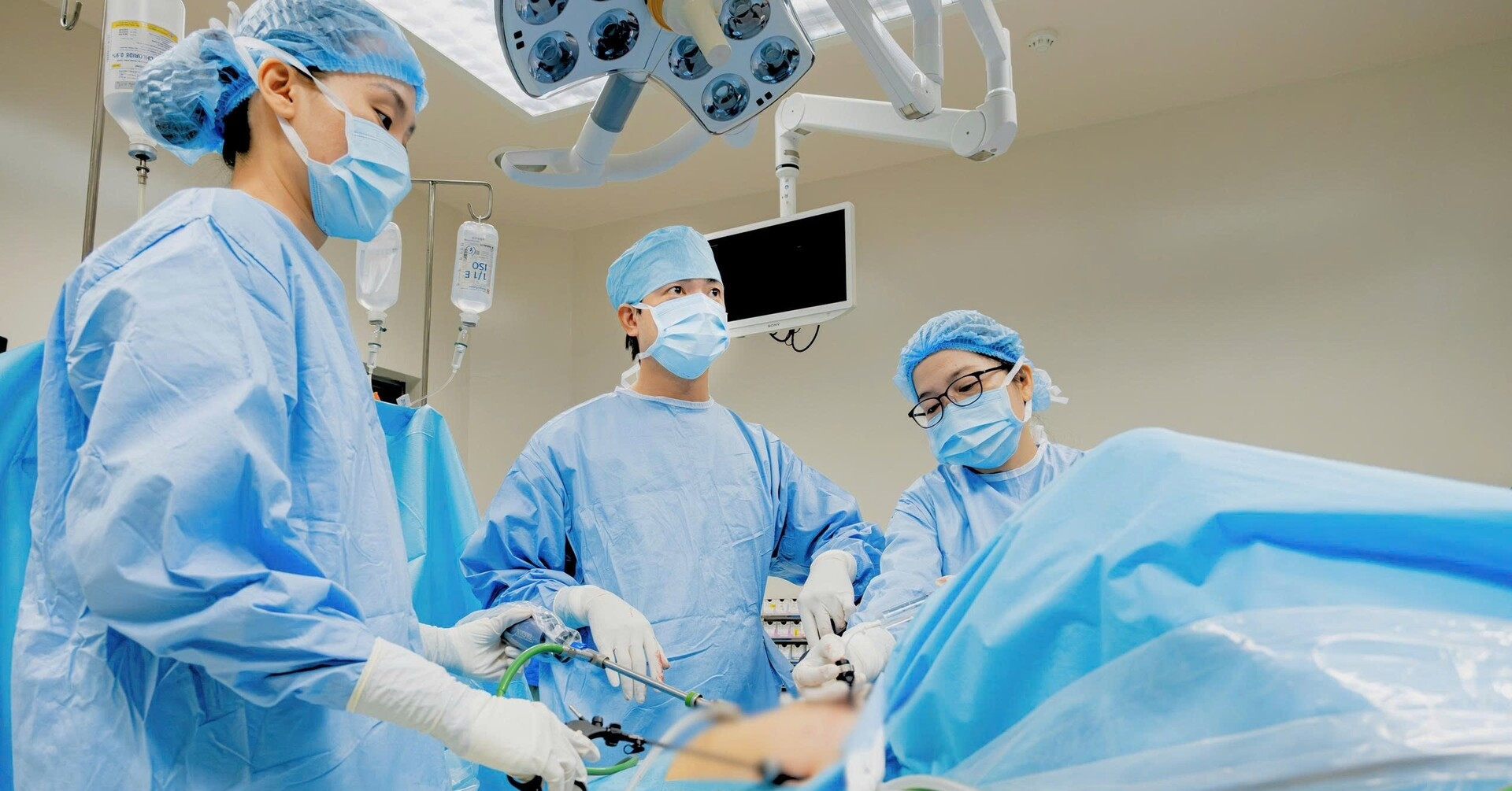 Đau bụng lầm tưởng rối loạn tiêu hóa, cô gái 23 tuổi phát hiện xoắn buồng trứng