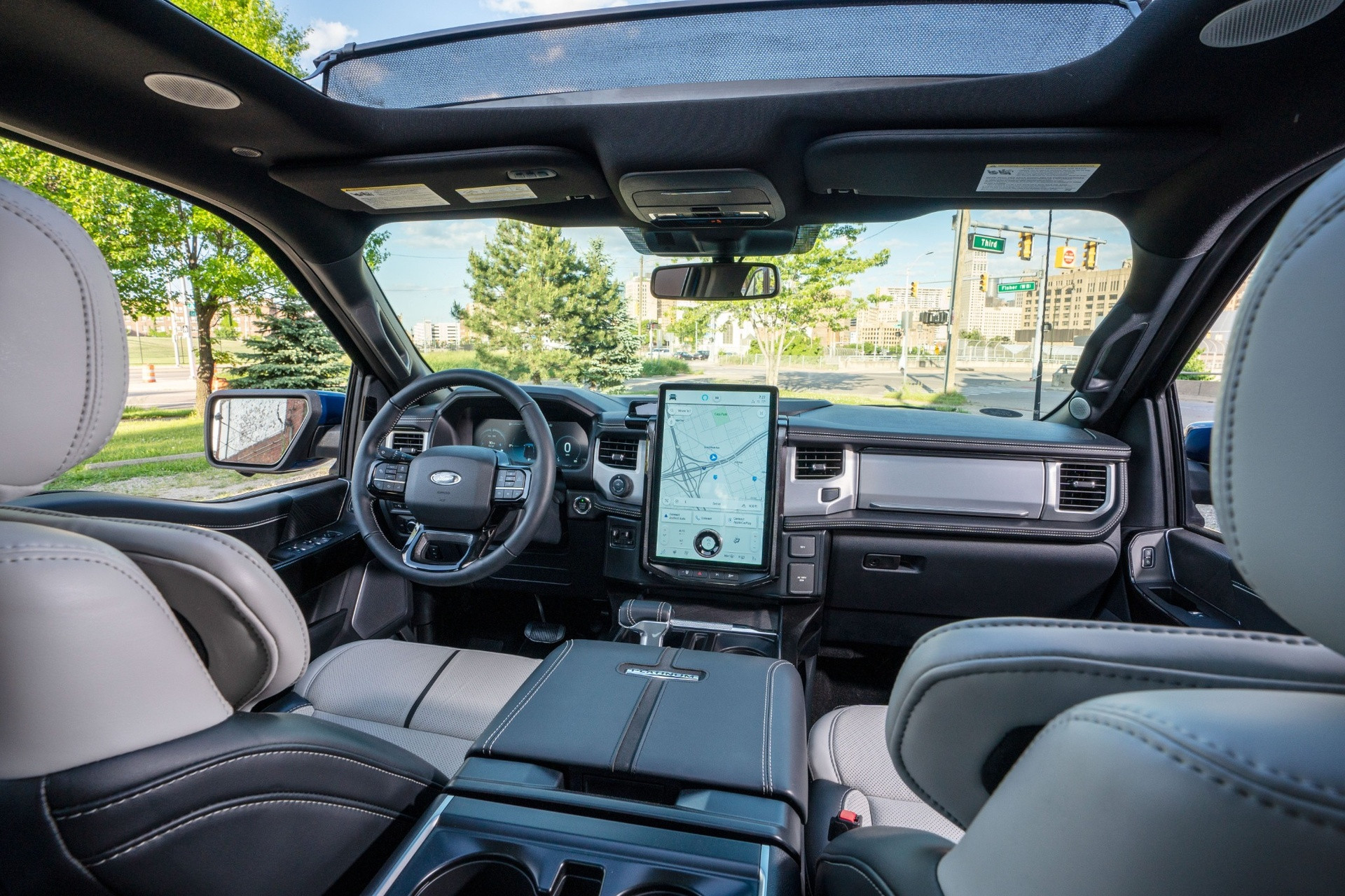 https://static-images.vnncdn.net/vps_images_publish/000001/000003/2026/9/30/ford-f150-lightning-3-1920px-3178.jpg