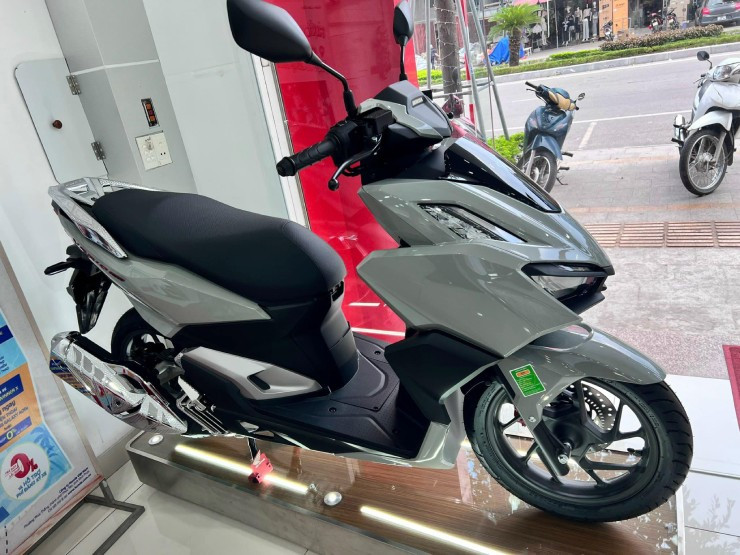 Gia Honda VARIO 160 moi nhat thang 7 2025 uu dai toi 6 trieu dong va5 1751446329 362 width740height555.jpg
