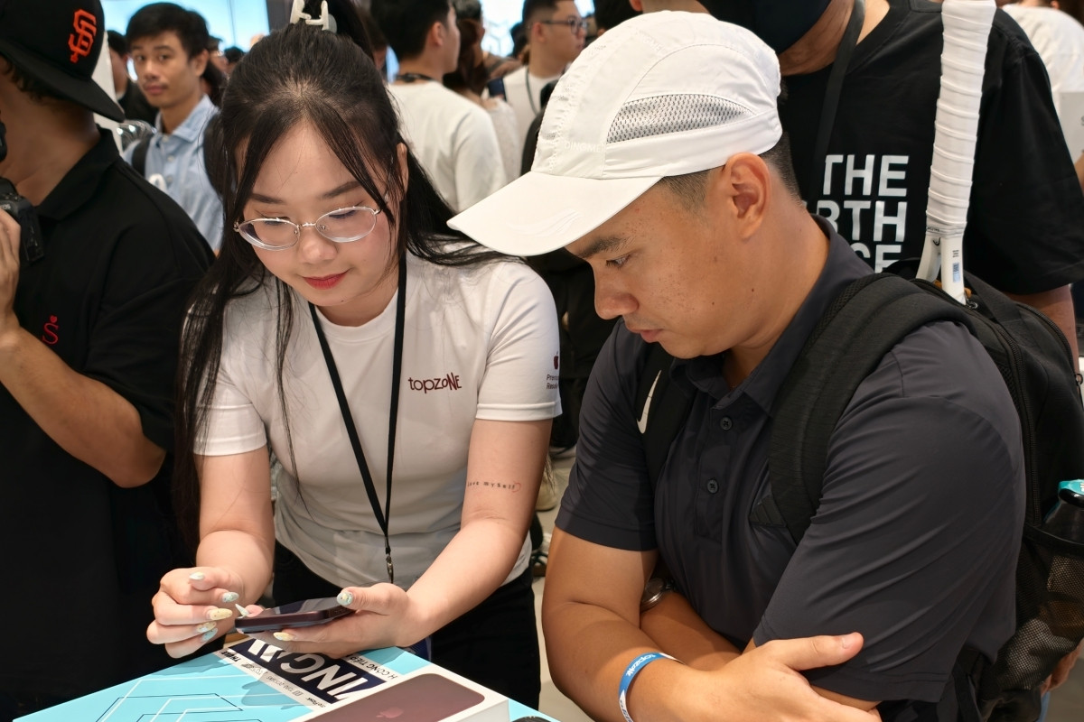 Khan hiếm iPhone 18 Pro Max 256 màu đỏ Burgundy và Băng Thanh