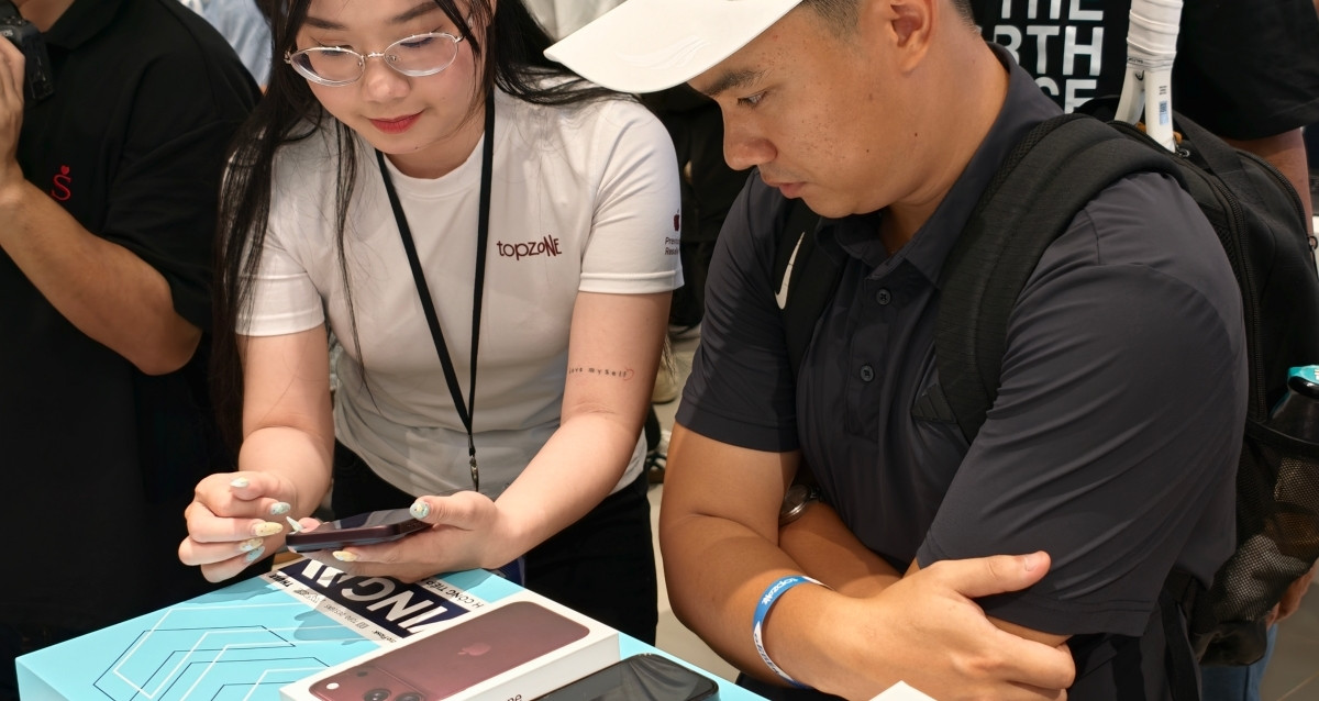 Khan hiếm iPhone 18 Pro Max 256 màu đỏ Burgundy và Băng Thanh
