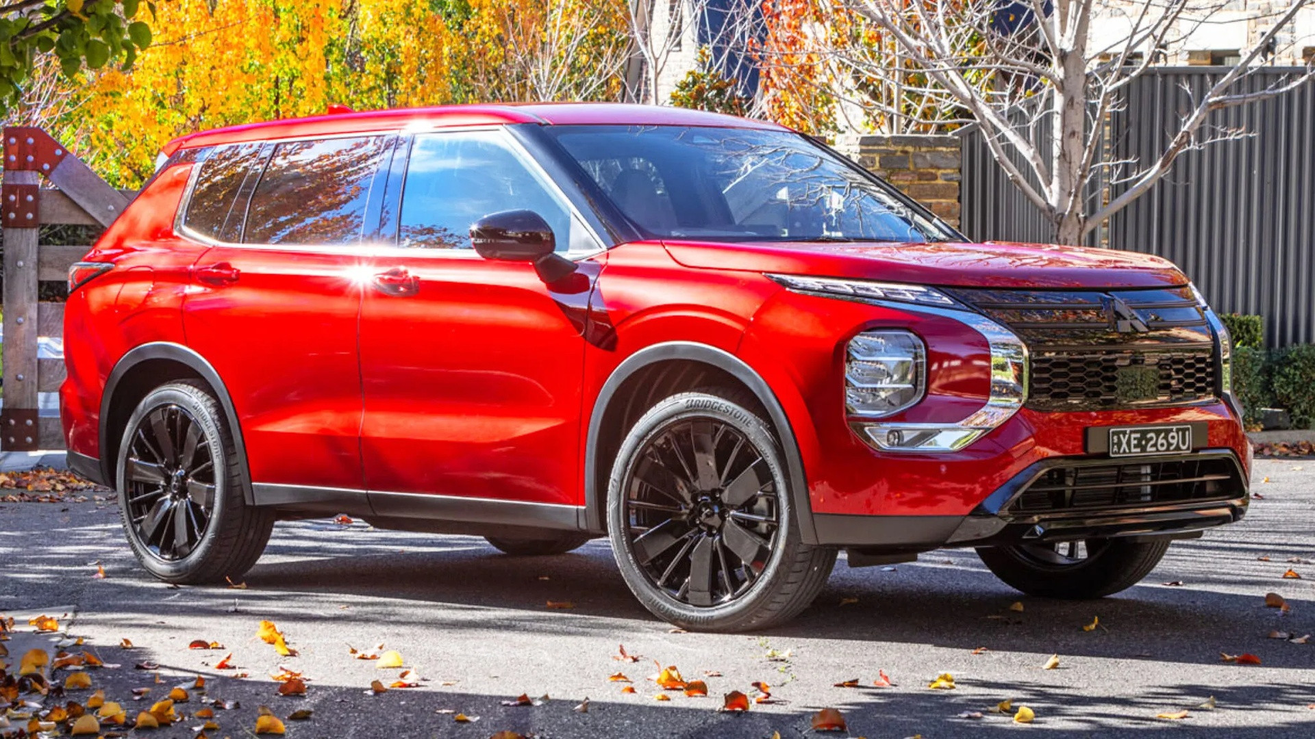 Mitsubishi Outlander new report 1920.jpg