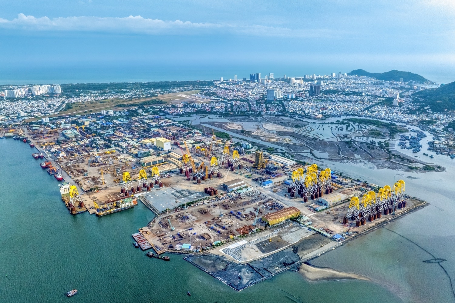 Petrovietnam: Làm chủ năng lực tổng thầu công trình dầu khí ngoài khơi