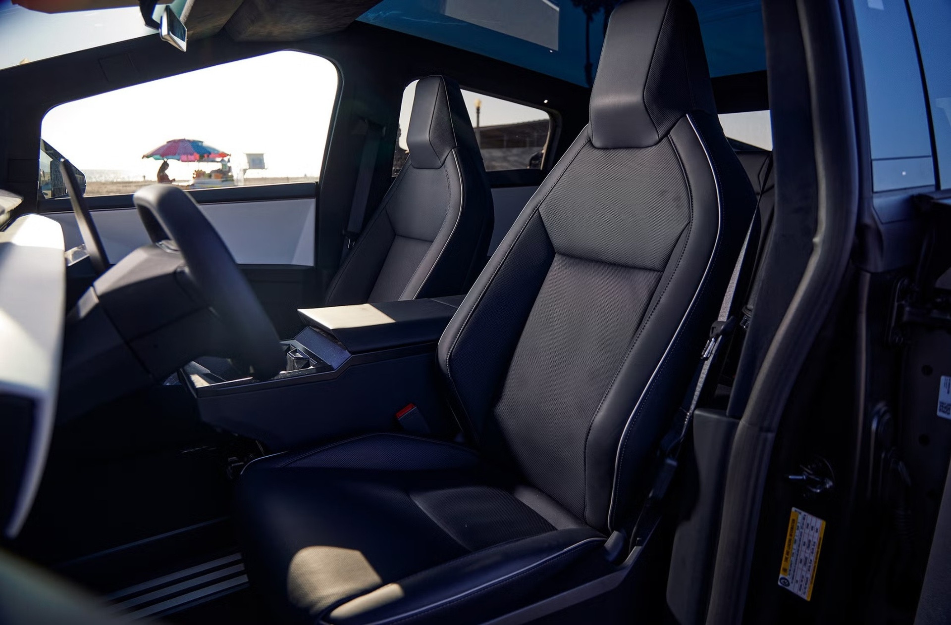 https://static-images.vnncdn.net/vps_images_publish/000001/000003/2026/9/30/tesla-cybertruck-3-1920px-3176.jpg