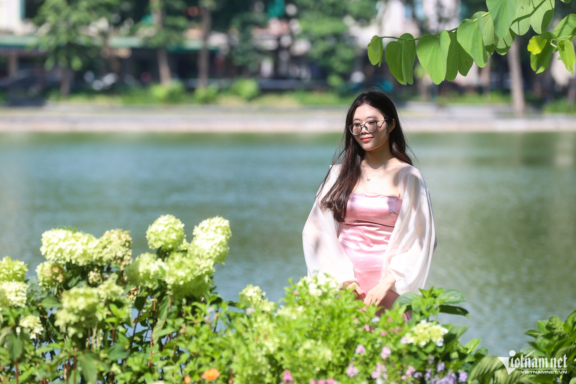 https://static-images.vnncdn.net/vps_images_publish/000001/000003/2026/9/30/w-4b-nang-nong-9887-1457.jpg