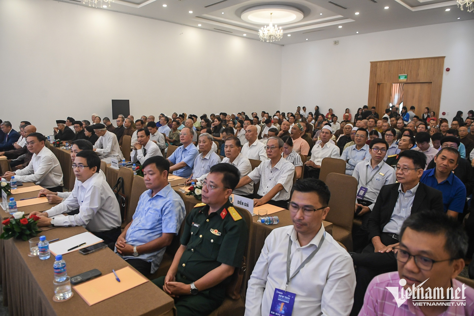 W-hội nghị DTTG TPHCM nguyễn huế 7.jpg