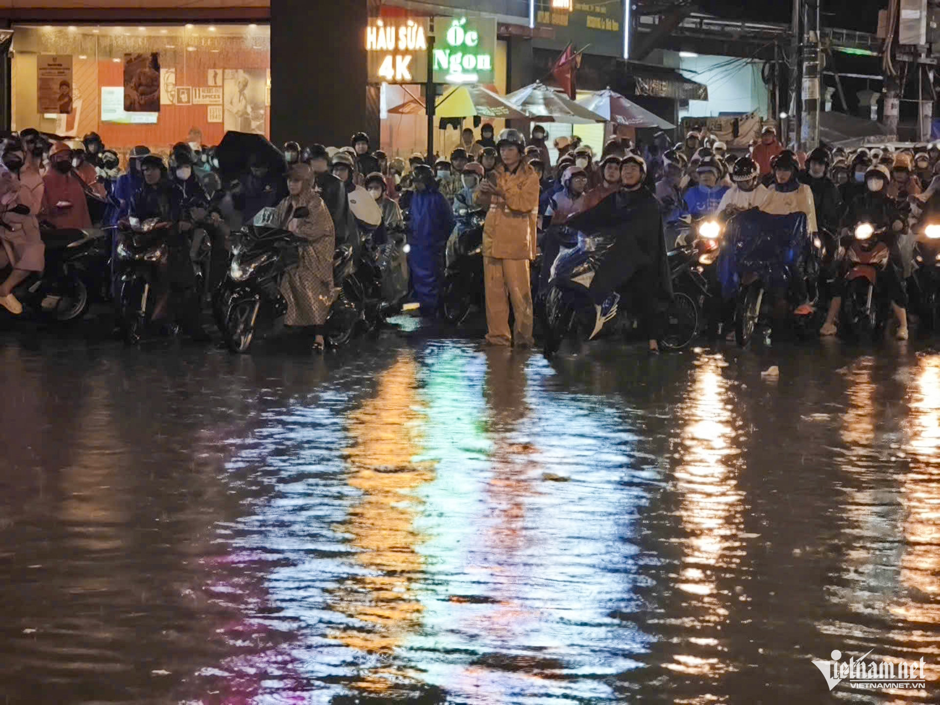 W-Ngập 30 9 tại TPHCM  Tuấn Hùng.jpg