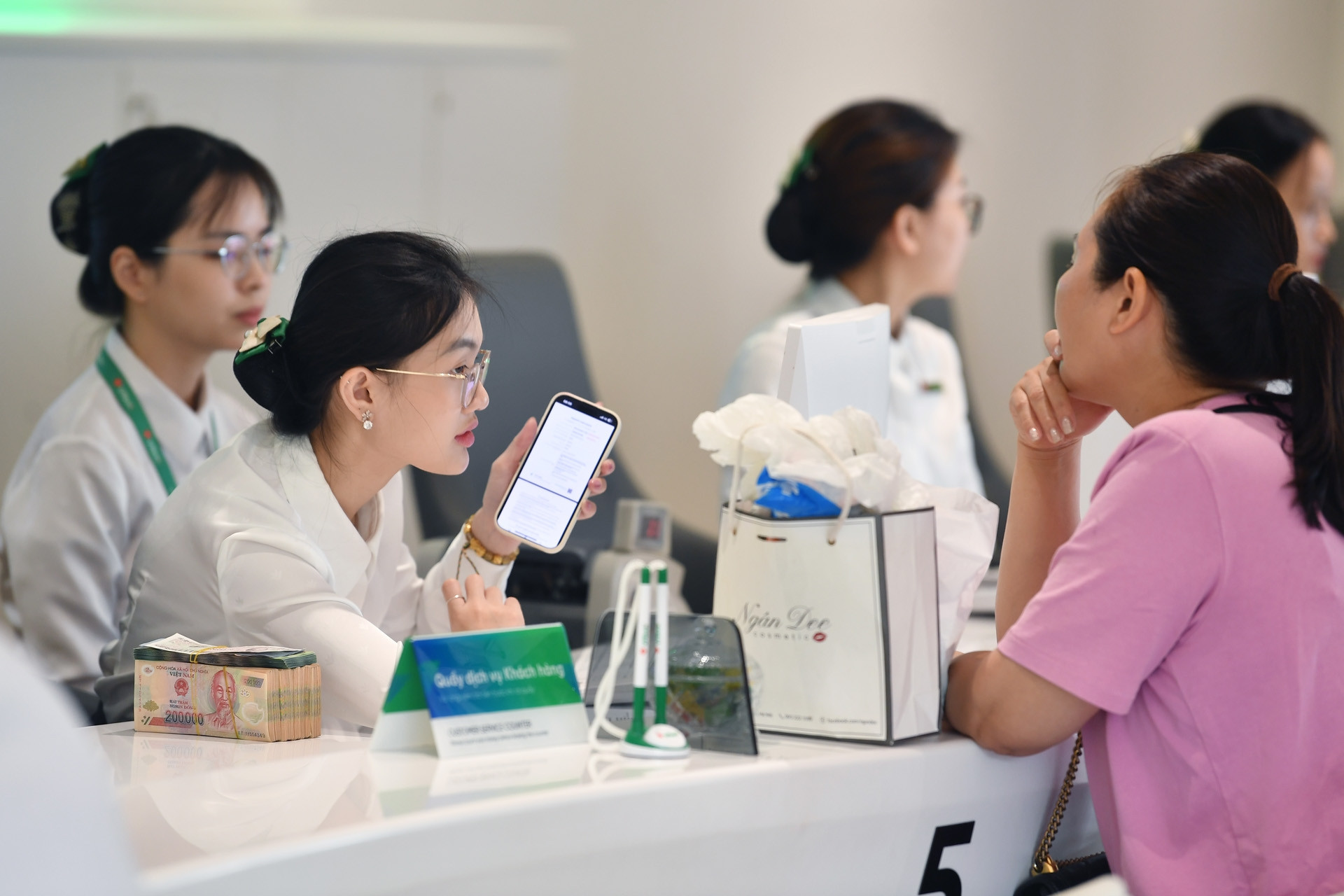 Lãi suất ngân hàng hôm nay 4/9/2026: Tặng 10 triệu khi giới thiệu khách gửi tiền