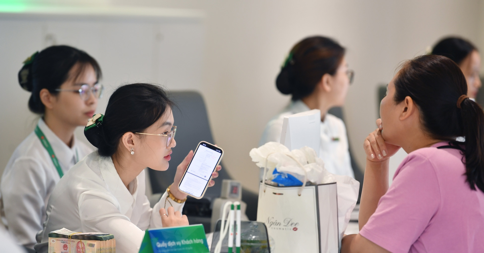 Lãi suất ngân hàng hôm nay 4/9/2026: Tặng 10 triệu khi giới thiệu khách gửi tiền