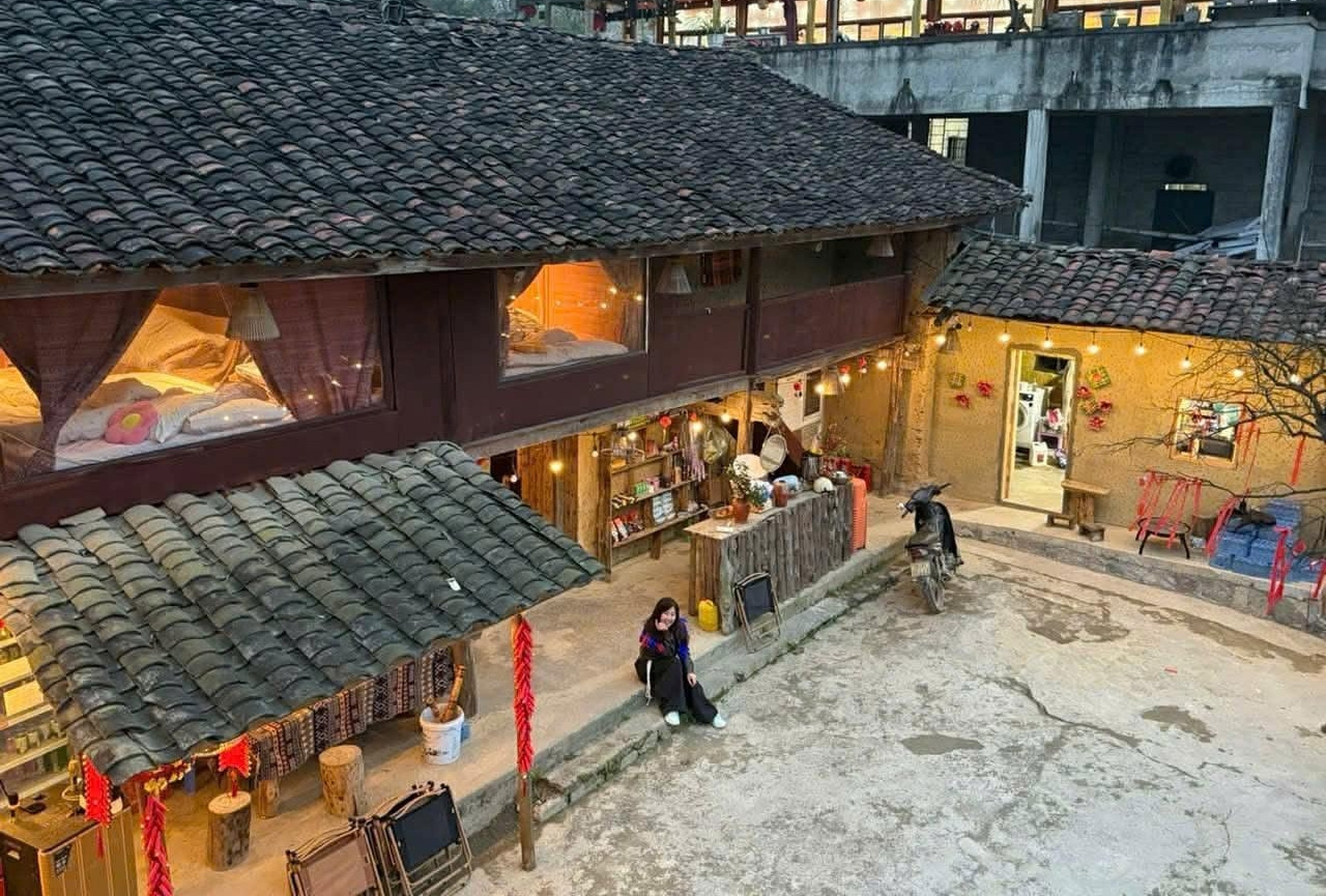 Đóng cửa hàng ở Hà Nội, cô gái chi tiền tỷ lên núi cải tạo nhà cổ thành homestay