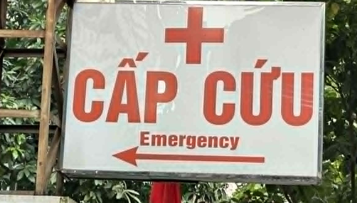 Nam sinh lớp 9 nhét quả dưa chuột vào trực tràng