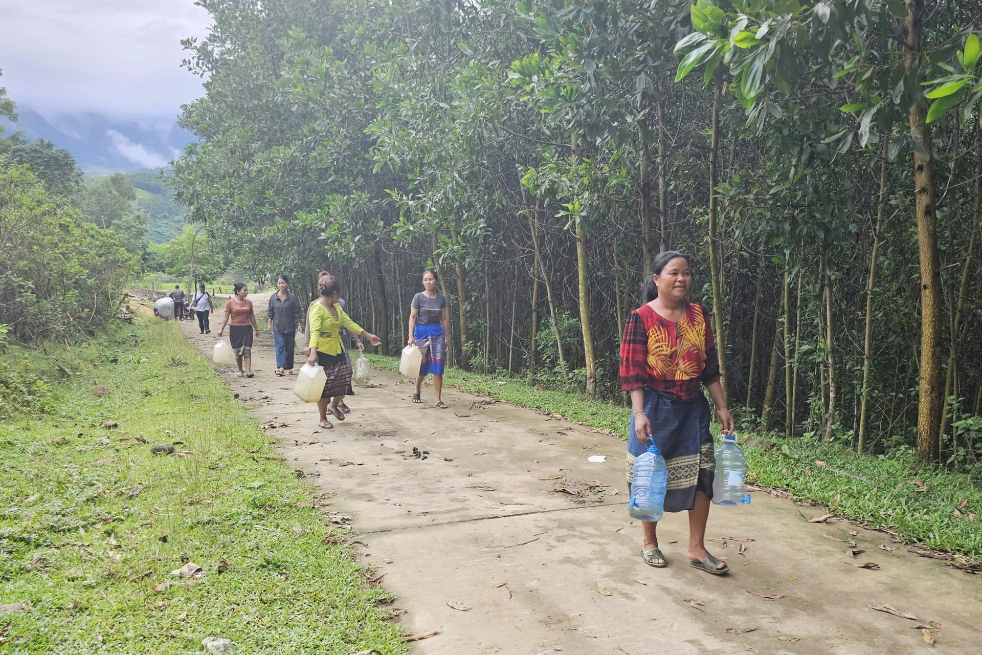 Tạo thuận lợi cho người dân tộc thiểu số thực hiện quyền tiếp cận thông tin