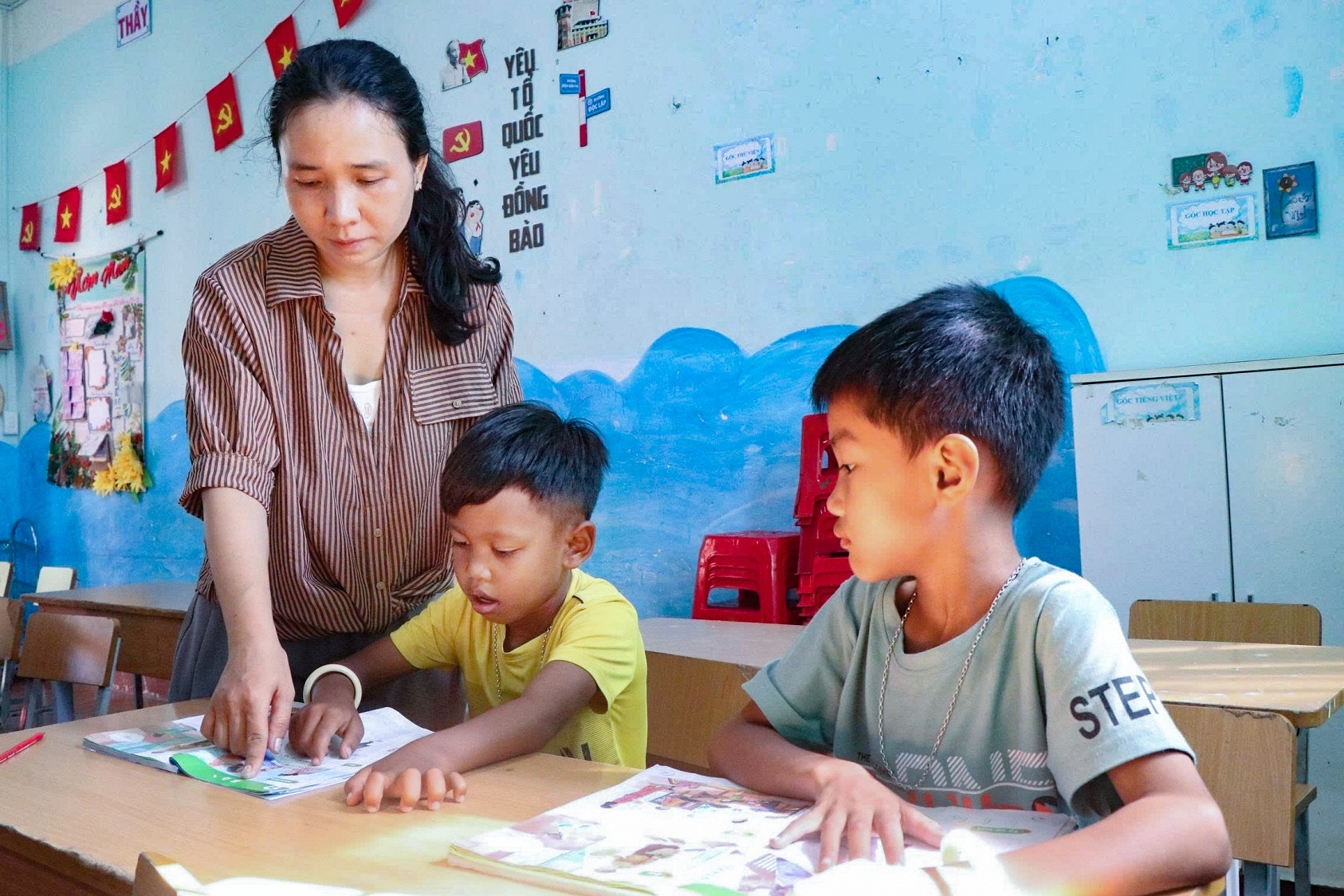Từ hình dán nhỏ đến những chữ tiếng Việt đầu tiên trước ngày vào lớp 1