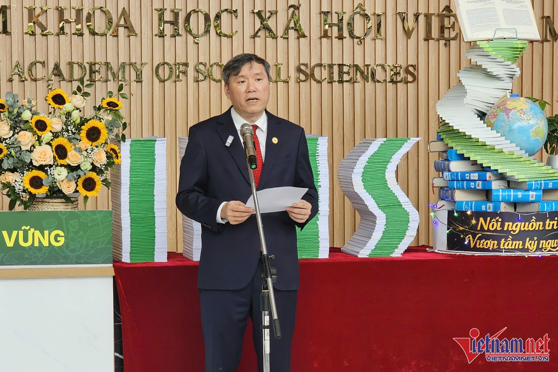 W-lan toa tri thuc khoa hoc ve dia ly nhan van 00.jpg