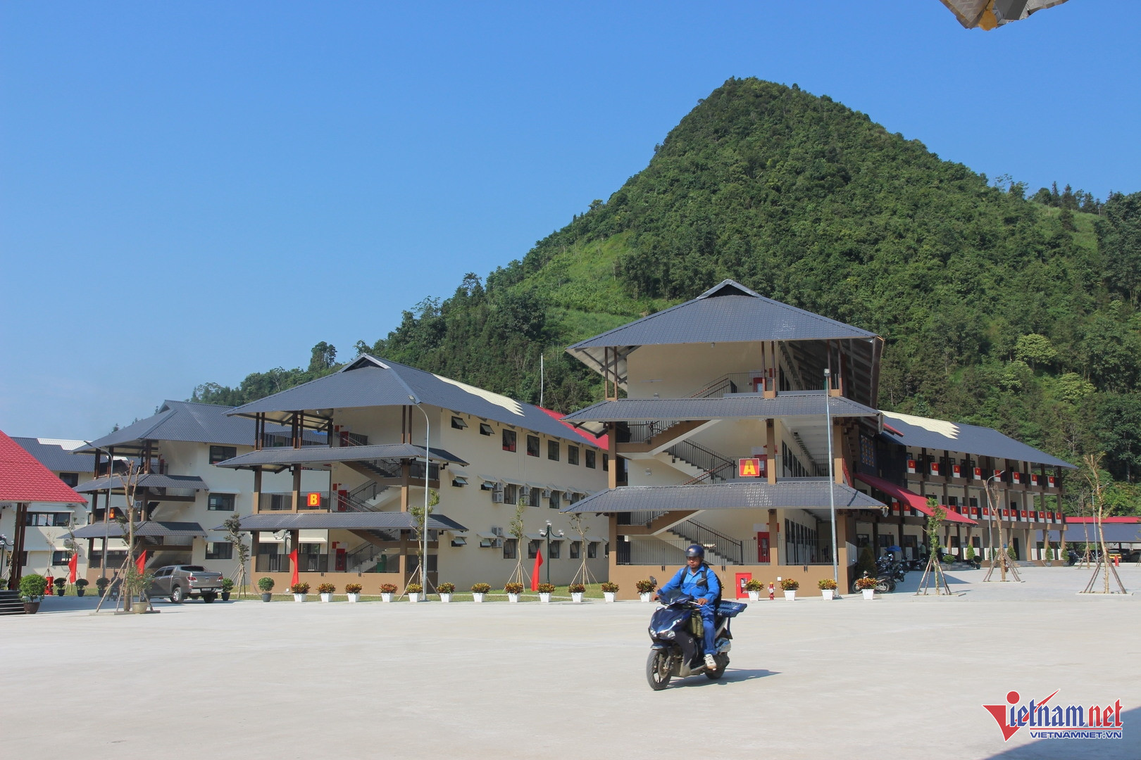 W-Trường PTDTNT Tiểu học và THCS Mường Khương được đầu tư xây dựng khang trang, hiện đại.jpg