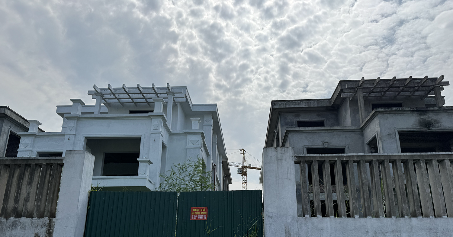 Phía sau biệt thự vùng ven Hà Nội giá hơn 100 triệu đồng/m2