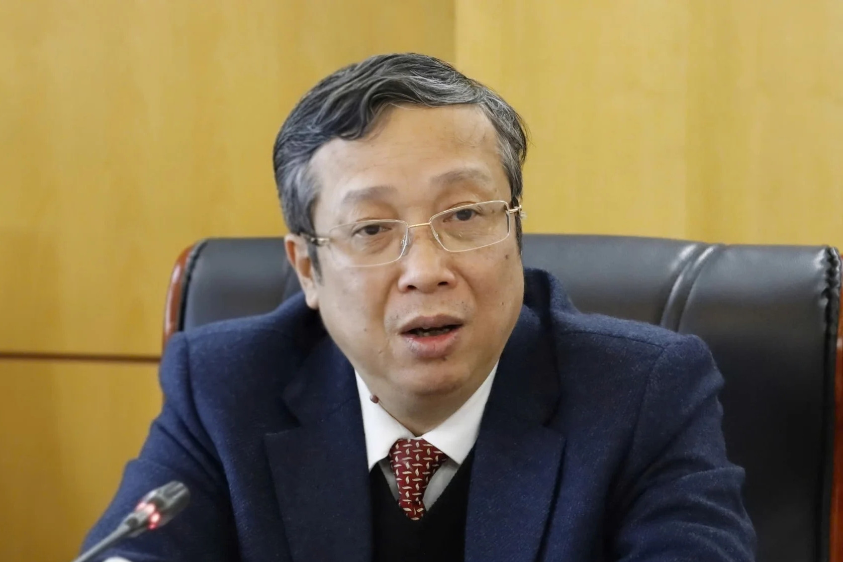 Buộc thôi việc Thứ trưởng Bộ Nông nghiệp và Môi trường Hoàng Trung