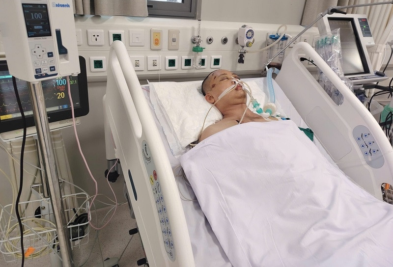 Chồng mất vì ung thư, con trai lại tai nạn nguy kịch, mẹ vay hơn 100 triệu đồng