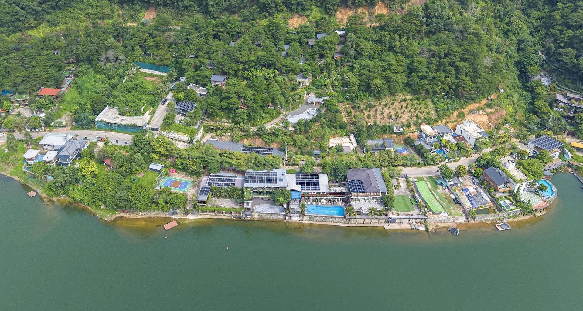 Cưỡng chế loạt homestay ven hồ Đồng Đò: 5 điều người mua đất rừng phải biết