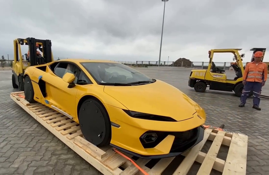 Cường Đô la chơi lớn tậu siêu xe Lamborghini Temerario nhưng không phải cho mình