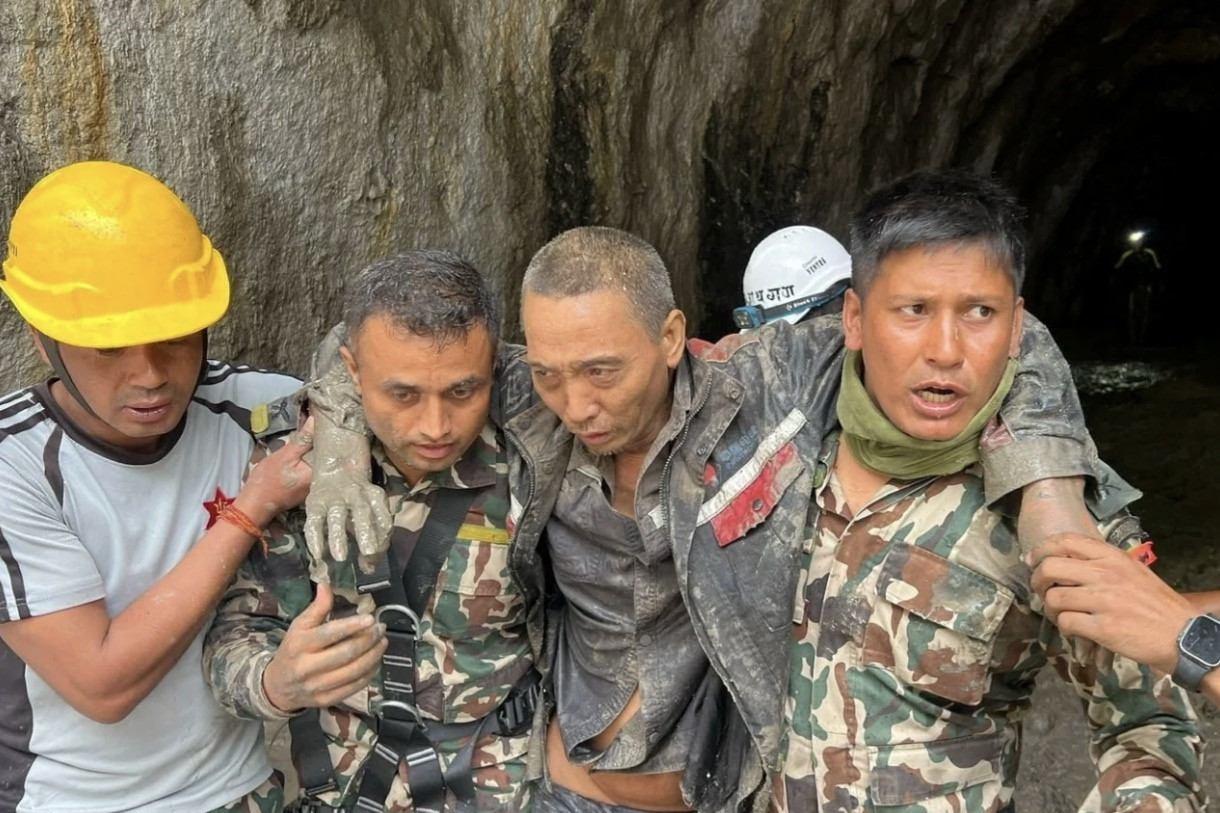 Cứu sống công dân Trung Quốc mắc kẹt 10 ngày trong đường hầm ở Nepal