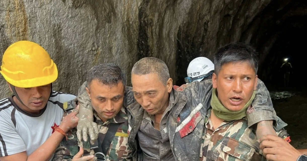 Cứu sống công dân Trung Quốc mắc kẹt 10 ngày trong đường hầm ở Nepal