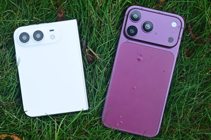 Đây có phải iPhone 18 Pro và iPhone Ultra, thiết kế màn hình gập gây 'choáng'?