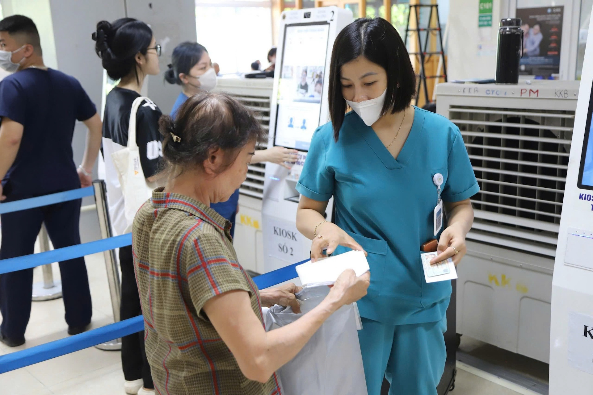 Bộ Y tế đề xuất thêm nhóm người không mất tiền đóng BHYT