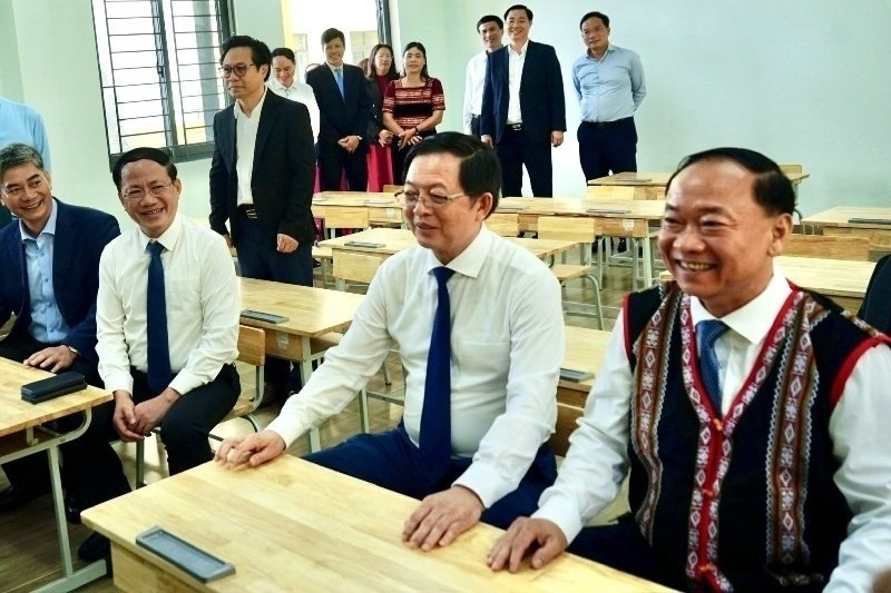 Phó Thủ tướng: Tạo mọi điều kiện đưa con em các xã biên giới có chỗ học tốt nhất