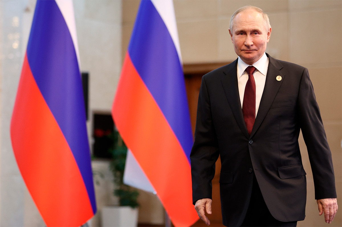 Tổng thống Putin ra lệnh tạm dừng tấn công Kiev