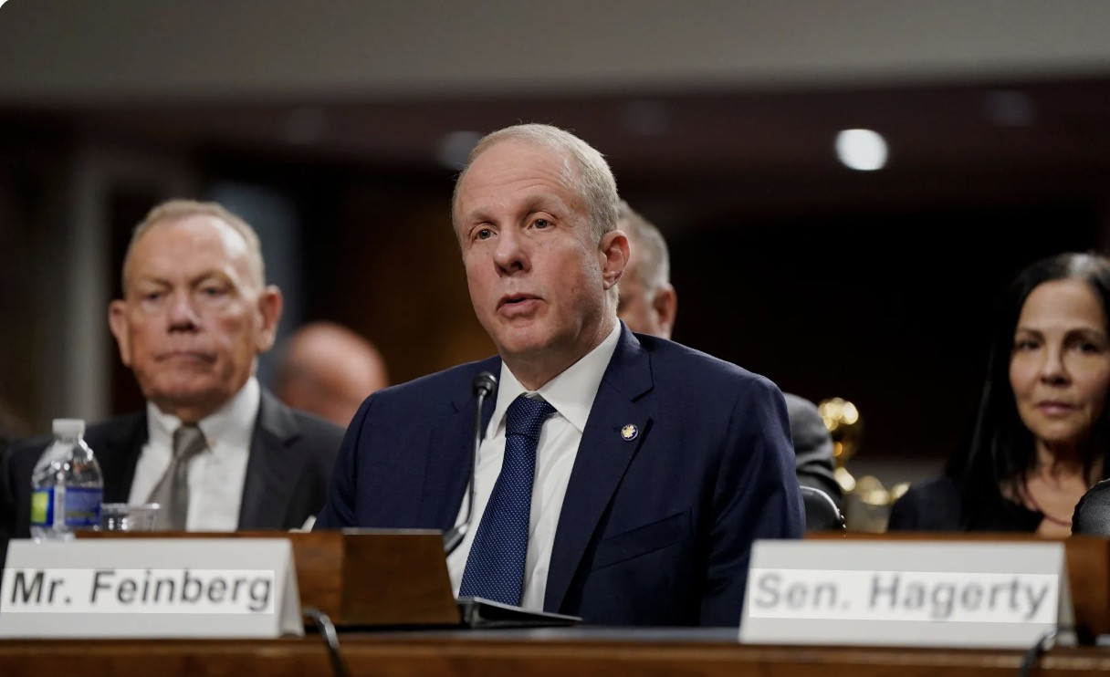 Thứ trưởng Chiến tranh Mỹ Steve Feinberg. Ảnh: Bloomberg