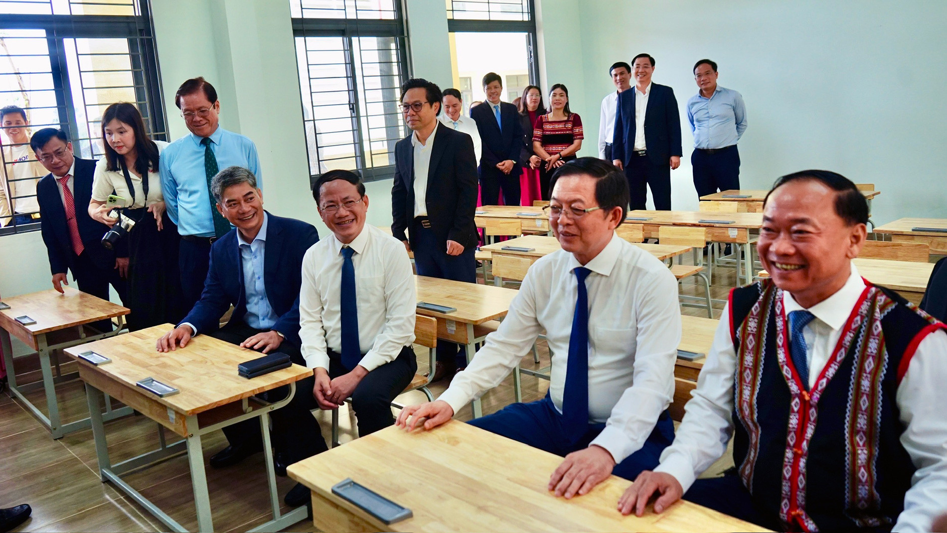 thu truong dttg1.jpg