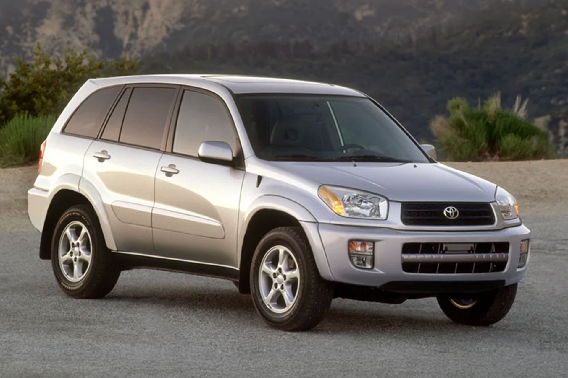 Toyota RAV4 2002.jpg