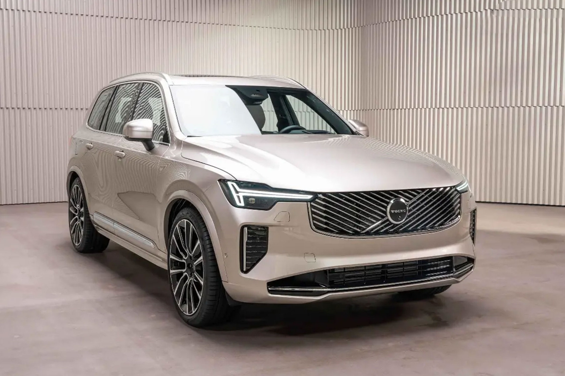 volvo xc90 phev.jpg