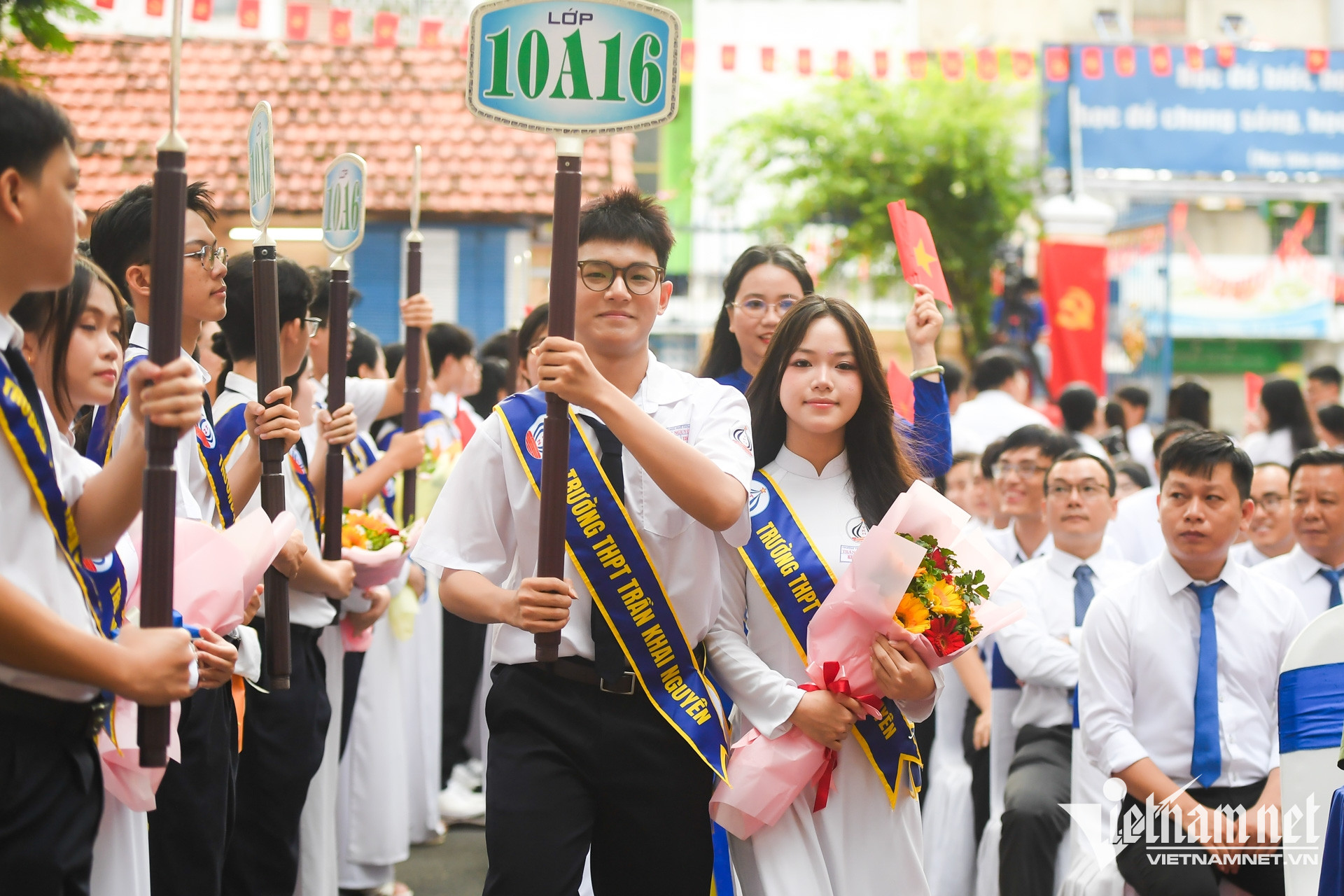 W-học sinh TPHCM   Nguyễn Huế 2.jpg