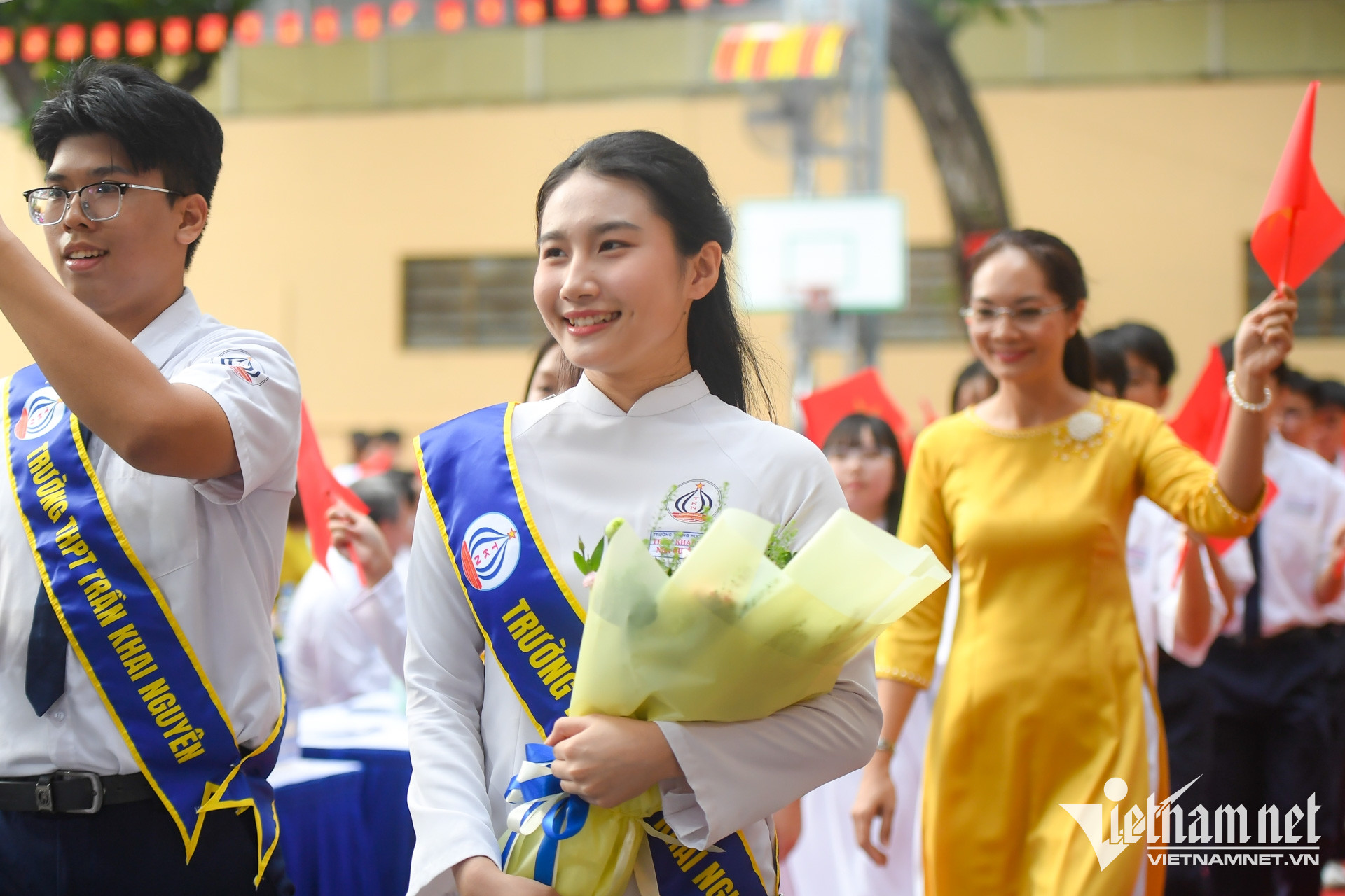 https://static-images.vnncdn.net/vps_images_publish/000001/000003/2026/9/5/w-hoc-sinh-tphcm-nguyen-hue-550.jpg