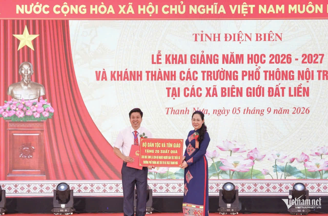 W-khai giang 1.jpg