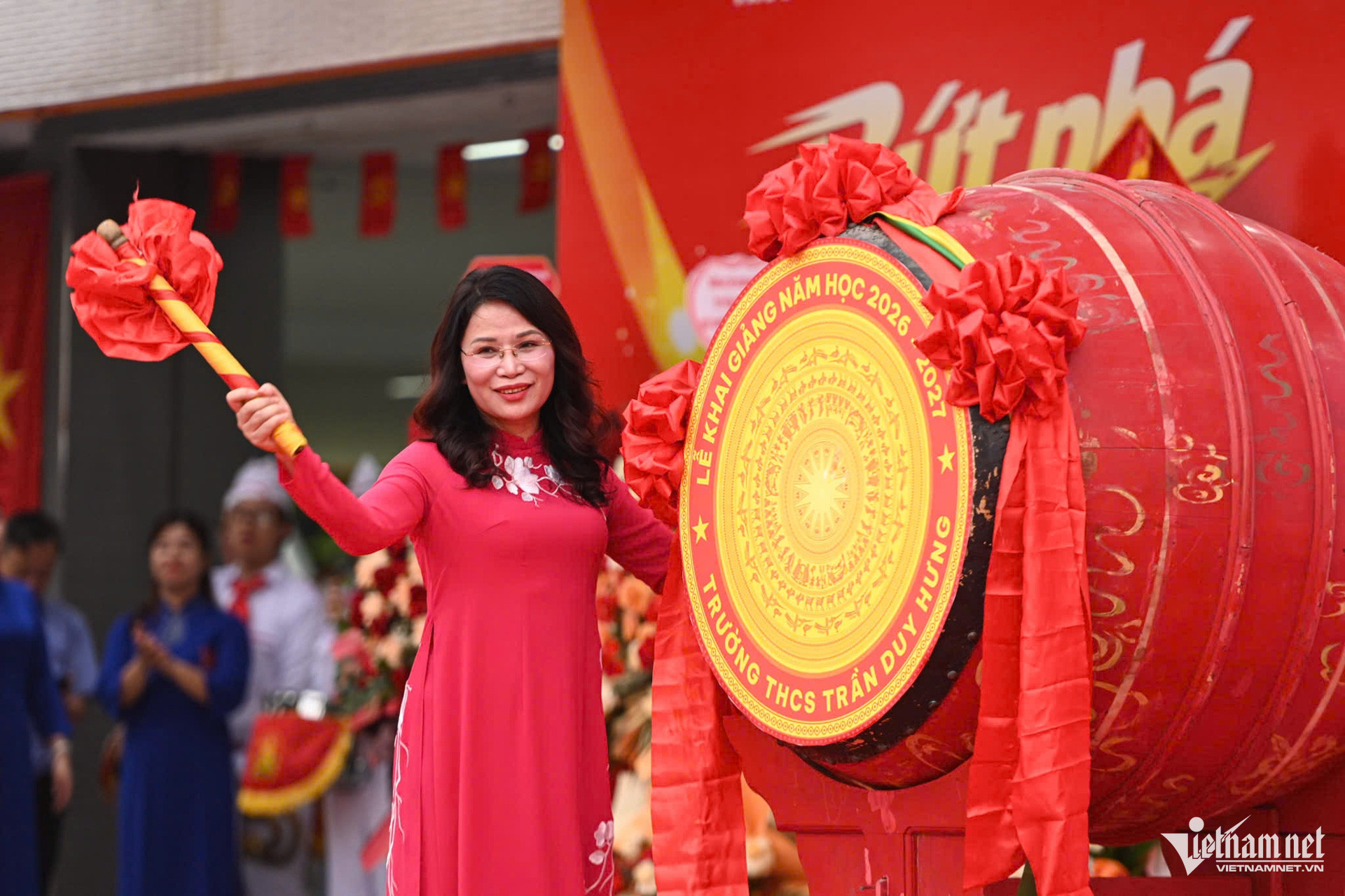 https://static-images.vnncdn.net/vps_images_publish/000001/000003/2026/9/5/w-khai-giang-4-741.jpg