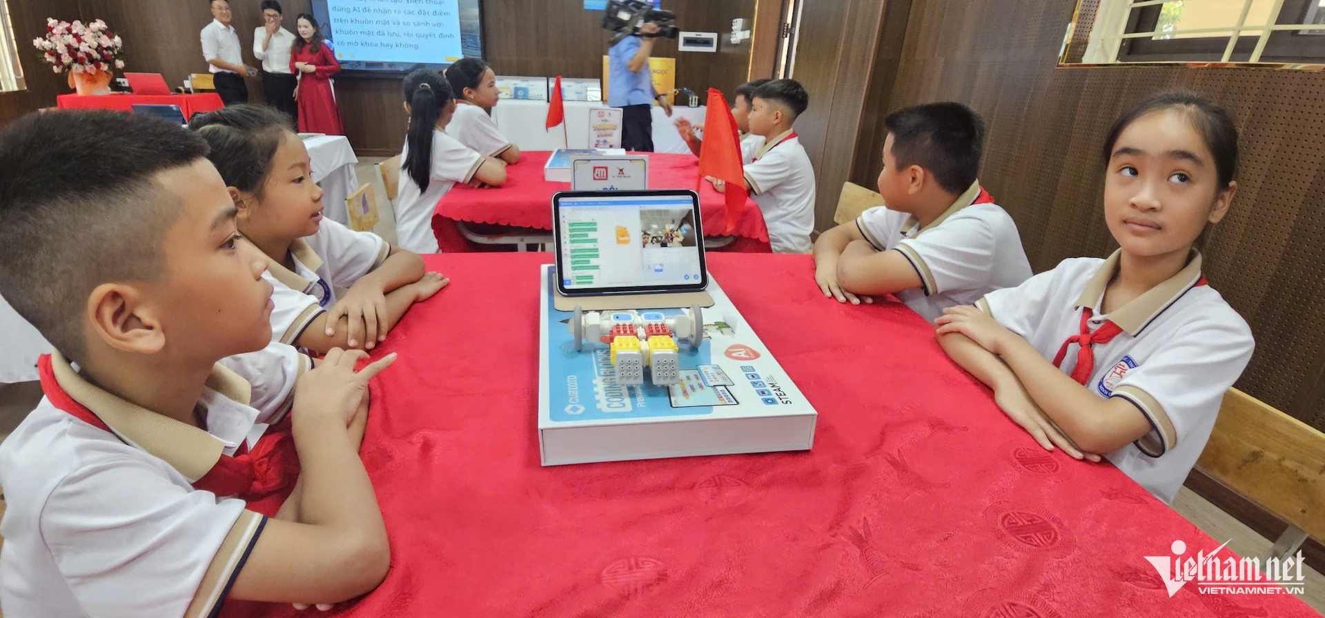 https://static-images.vnncdn.net/vps_images_publish/000001/000003/2026/9/5/w-minh-chau-111111111-1542.jpg