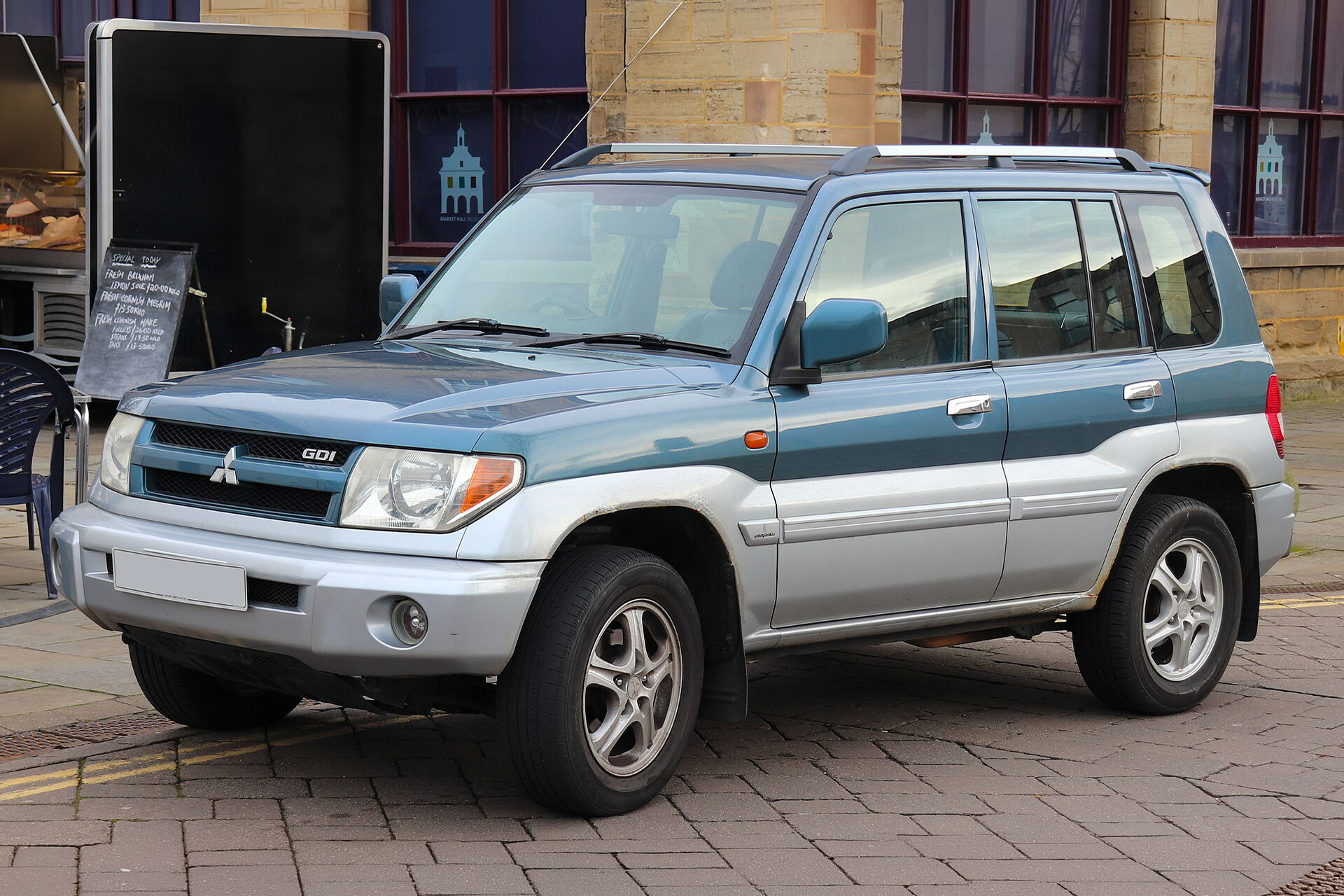 2005_Mitsubishi_Pajero iO.jpg