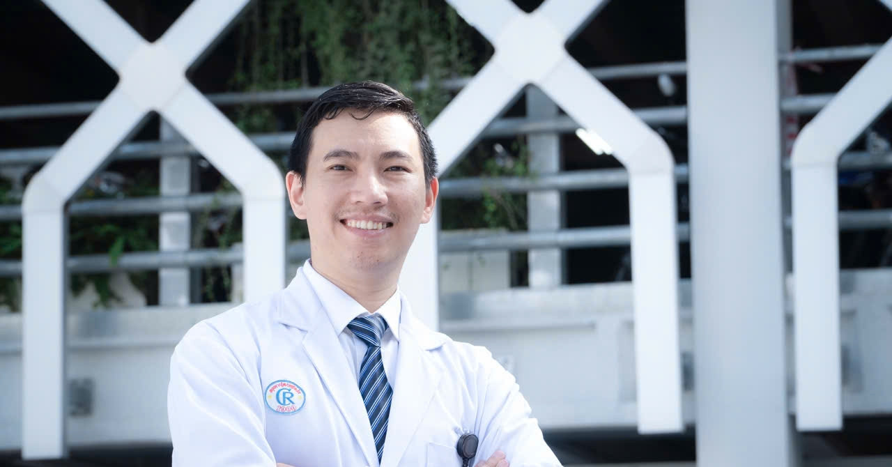 Bác sĩ Việt đỡ đẻ cho thai phụ 30 tuần trên máy bay từ châu Âu về TPHCM