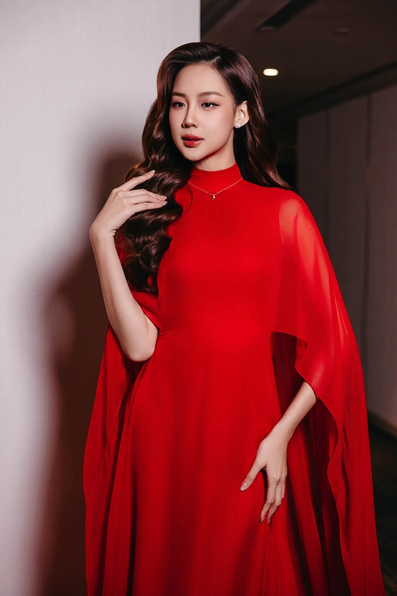 https://static-images.vnncdn.net/vps_images_publish/000001/000003/2026/9/6/bao-ngoc-020-219.jpg