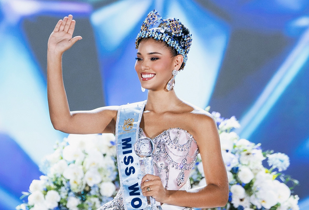 Bật mí về cô giáo kiêm phóng viên truyền hình vừa đăng quang Miss World 2026